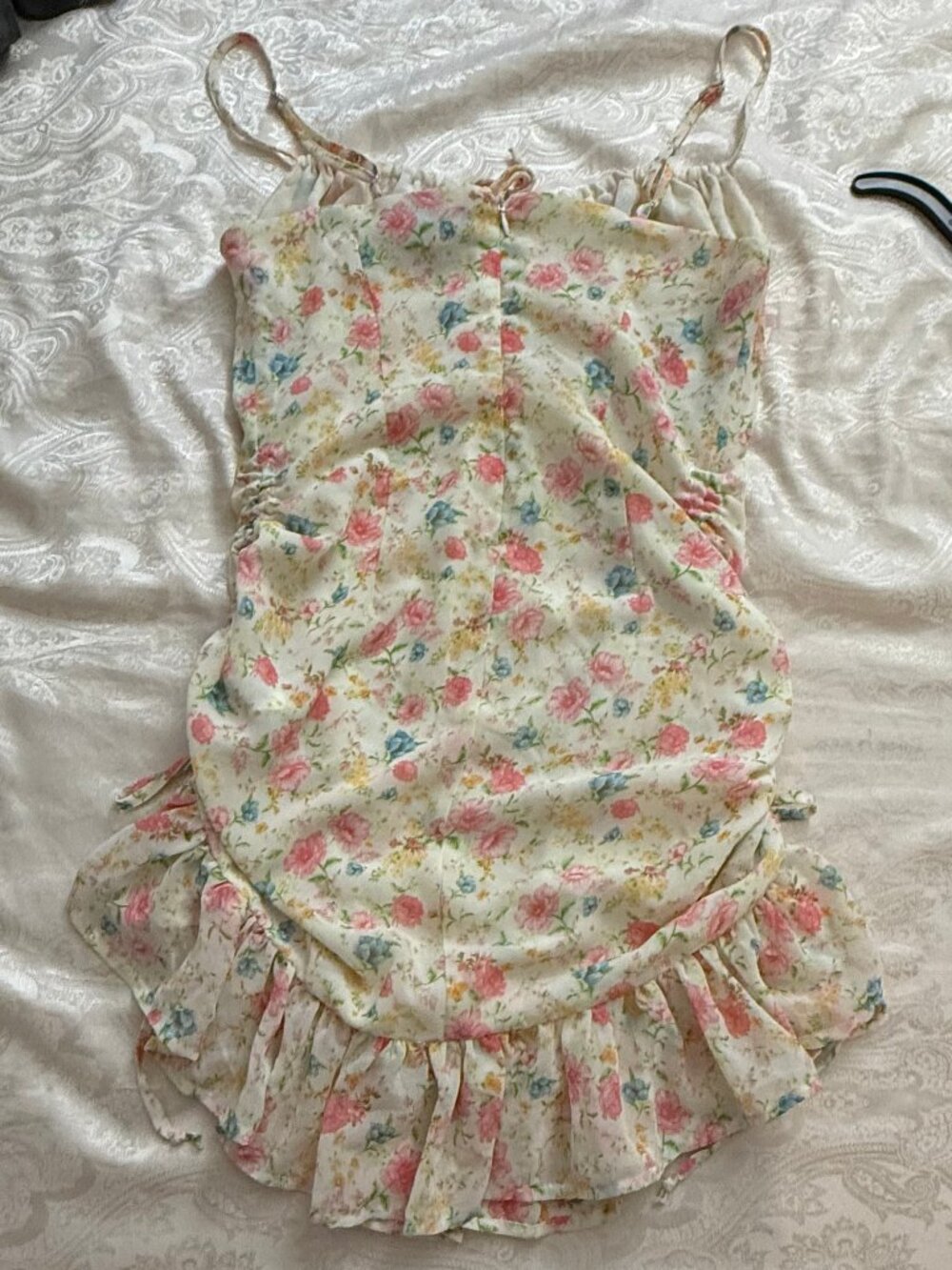 Forever 21 Cream Floral Ruched Ruffle Mini Dress — M
